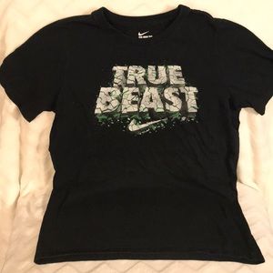 Nike boys L t shirt
